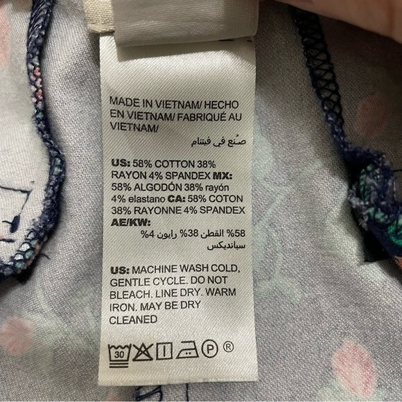 Chico's Floral Secret Stretch Textural Fleur Straight Leg Crop Pants Size Chico' - Picture 9 of 10